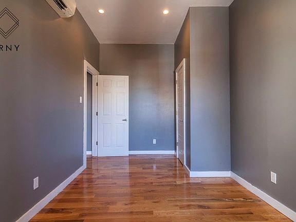 4th image of 1347 Dekalb Ave #1R