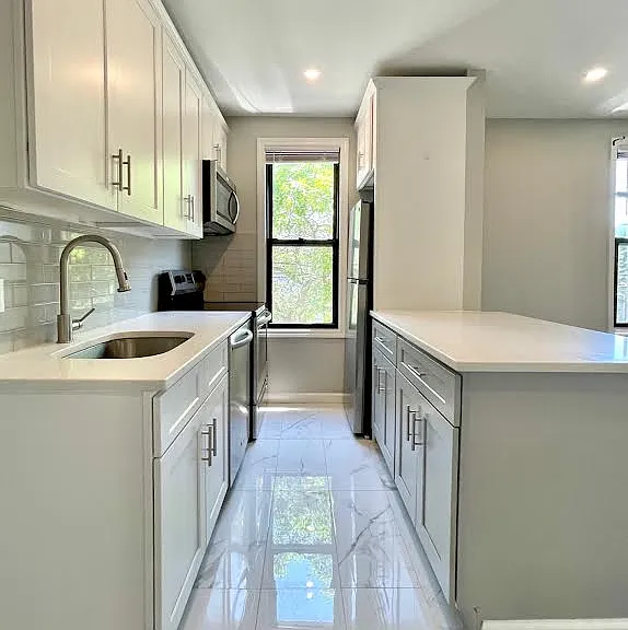 467 Grandview Ave #2L — Photo 2