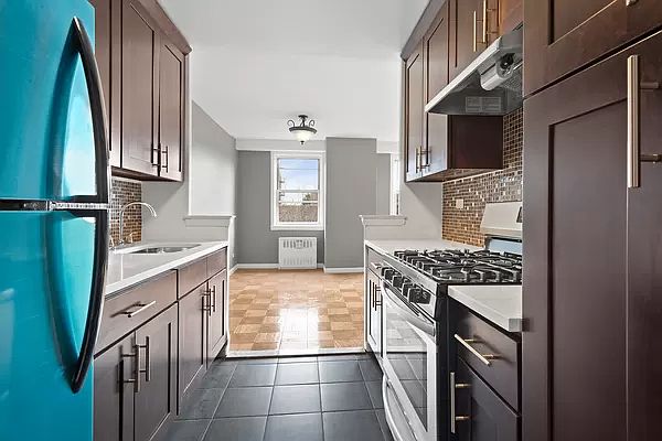 1st image of 590 Flatbush Ave APT 4P