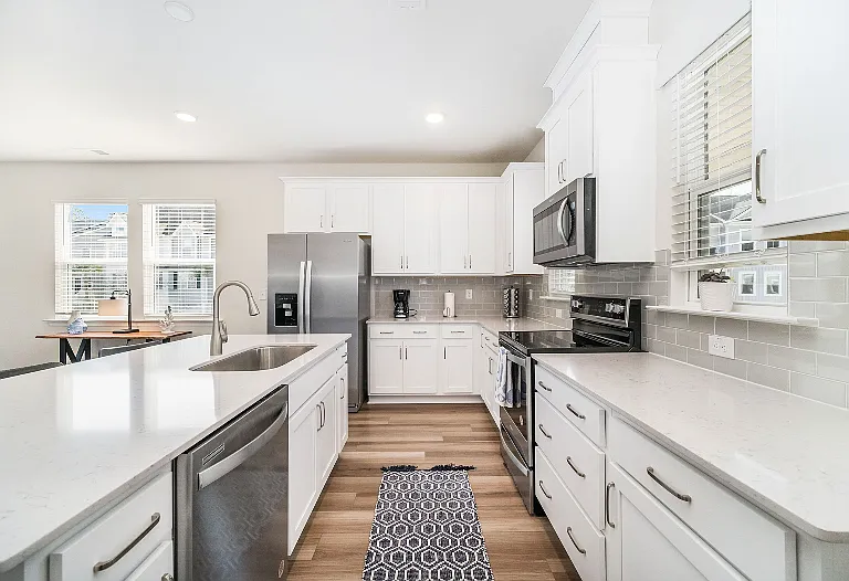318 Lanyard St — Photo 16
