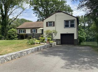 12 Pine Point Dr #1, Bridgeport, CT 06606