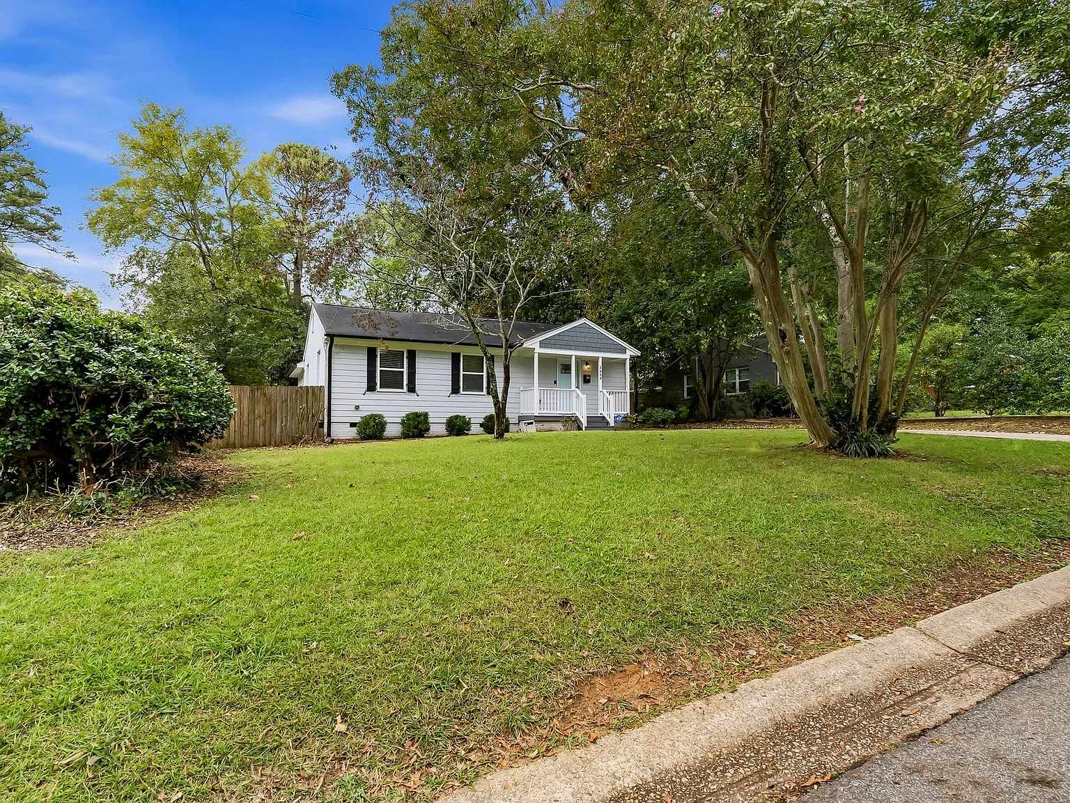 3 bed, 1255 sqft, $2,800 — Photo 3