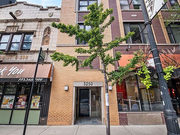 3rd image of 3250 N Lincoln Ave APT C