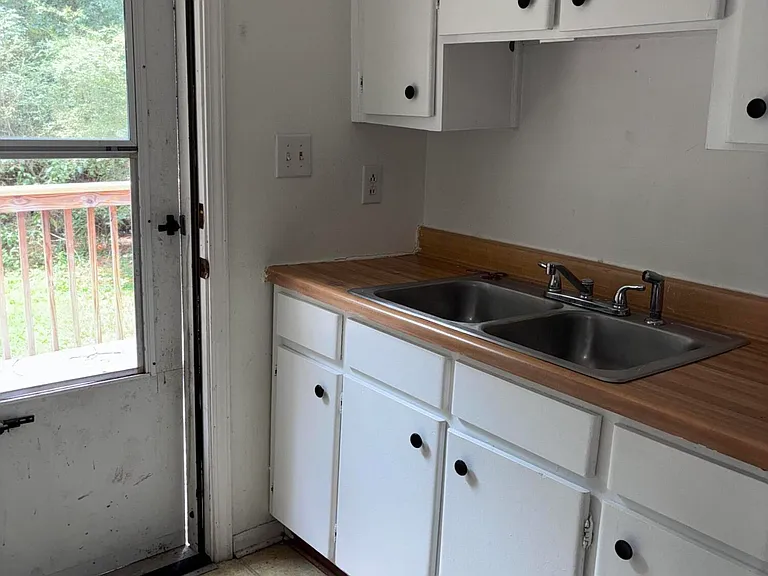134-134 Deerfield Rd — Photo 2