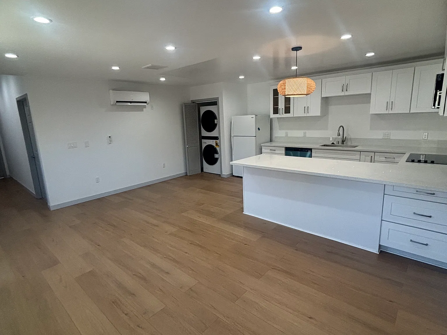 2 bed, 1000 sqft, $3,000 — Photo 4