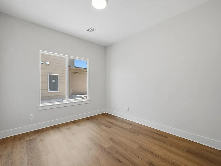 119 N Mendocino Ct — Photo 16
