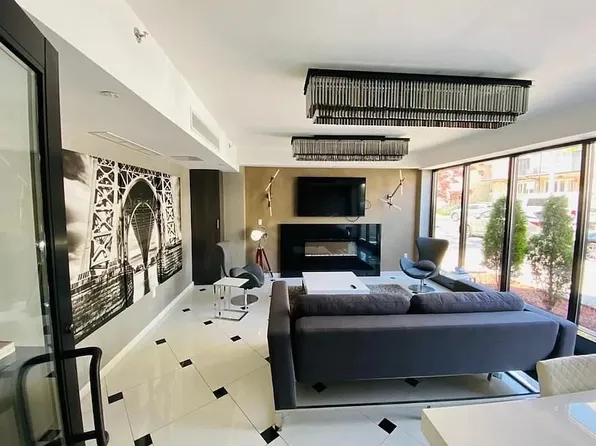 1753 East 12th Street image 3 of 9