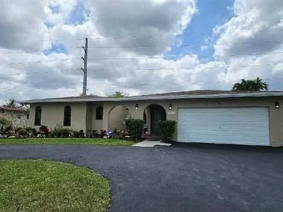 1010 NW 76th Ave — Photo 2