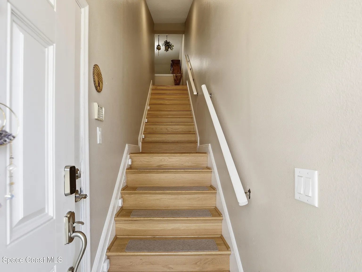3 bed, 2.0 bath, 1811 sqft, $2,600 — Photo 3