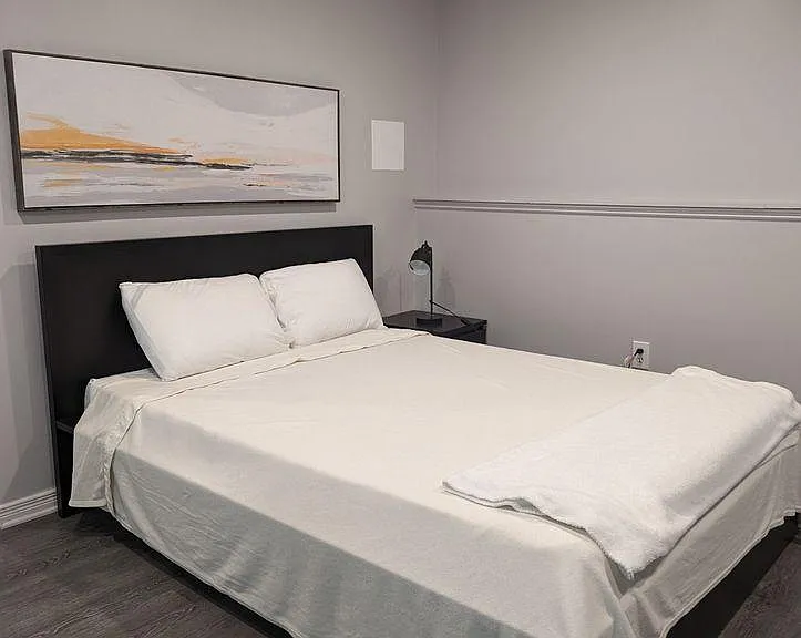 1008 Waterbury Cres #2 — Photo 3