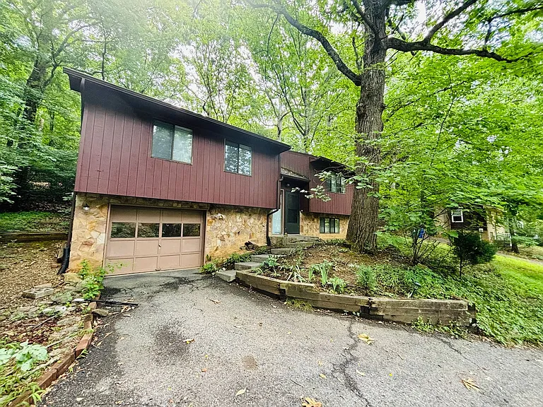 1813 Garden Ln — Photo 2