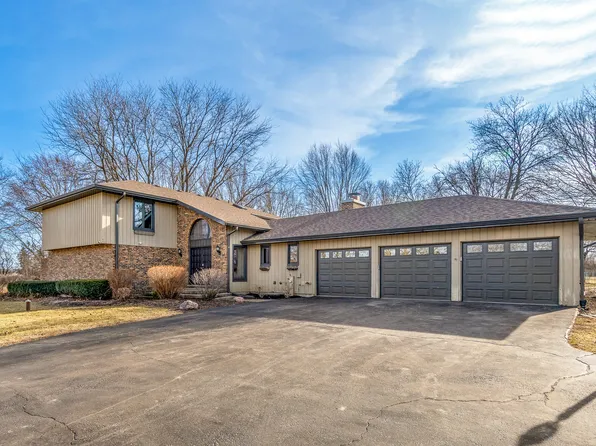 19441 W Tahoe Dr, Mundelein, IL 60060