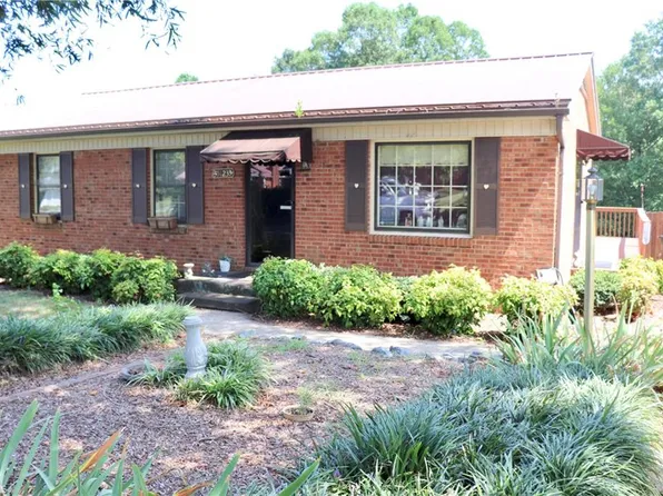 5123 Pine Hall Rd, Walnut Cove, NC 27052
