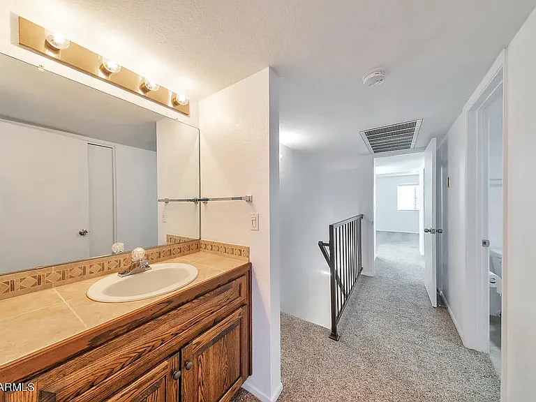 1215 E Lemon St #205 — Photo 5