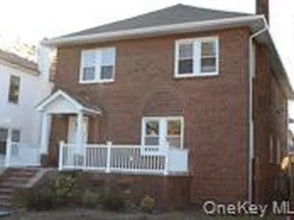 32 E Fulton St, Long Beach, NY 11561