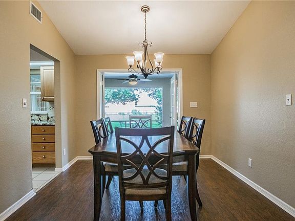 5th image of 2261 Palmview Cir W