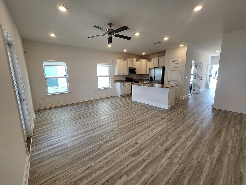 512 Melrose Way