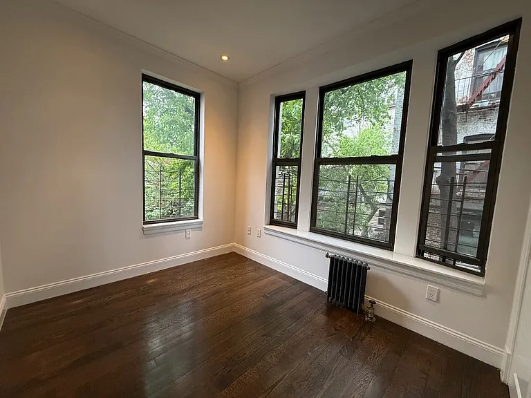 358 11th St #7 — Photo 4