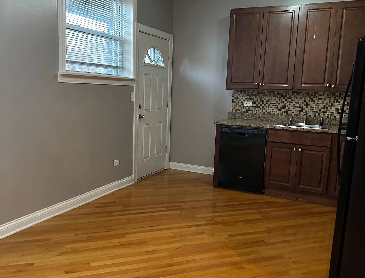 2 bed, 1000 sqft, $2,050 — Photo 4
