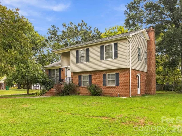 2711 Johnny Reb Ln, Charlotte, NC 28273
