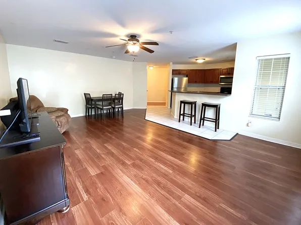 4215 SW 31st Dr Unit 102, Gainesville, FL 32608