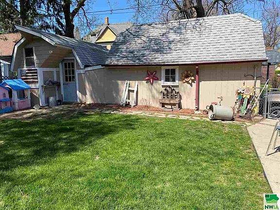 2nd image of 611 28th St