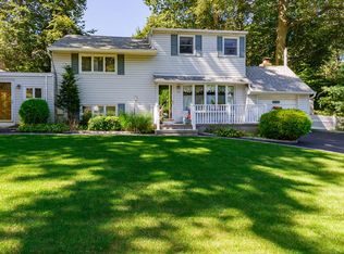 70 Hawthorne Rd, Kings Park, NY 11754