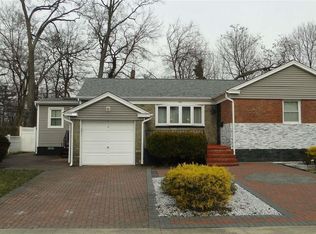 300 Arkansas Dr, Valley Stream, NY 11580
