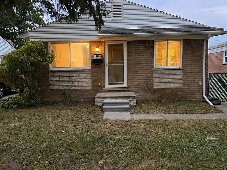19405 Opal St — Photo 1