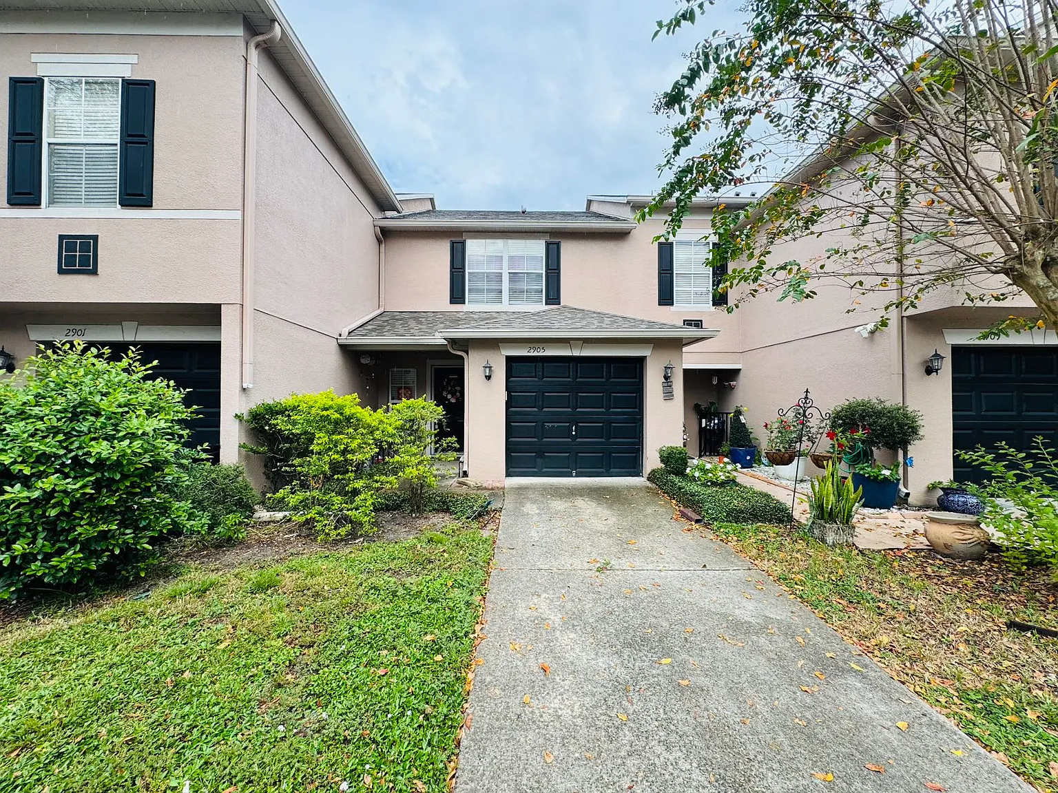 2 bed, 2.5 bath, 1396 sqft, $2,300 — Photo 1