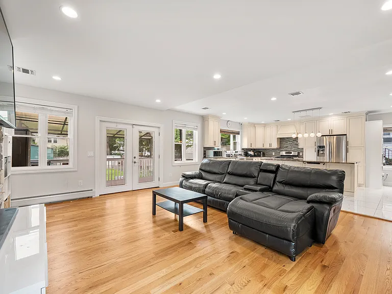 156 Phelps Ave — Photo 8