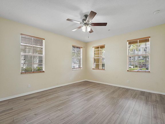 3rd image of 128 W Royal Palm Cir APT 105