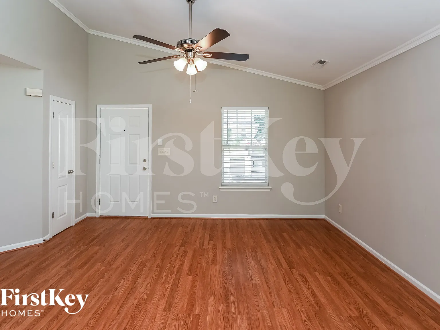 3 bed, 2.0 bath, 1240 sqft, $1,705 — Photo 2