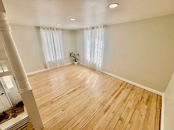 3rd image of 403 Queen St