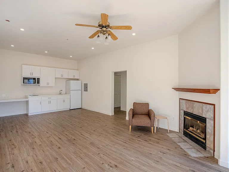 300 Main St #209 — Photo 5
