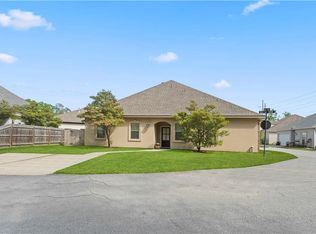 701 Maple Ct, Madisonville, LA 70447
