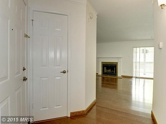 3rd image of 1504 Lincoln Way APT 306