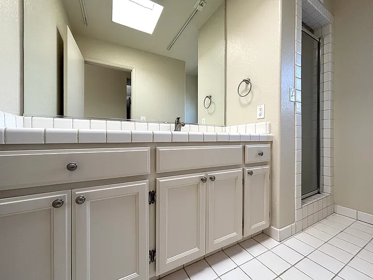 653 Bayview Dr — Photo 37