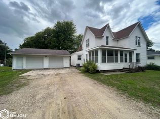 433 N 4th St, Sheffield, IA 50475