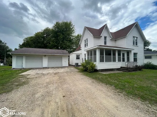 433 N 4th St, Sheffield, IA 50475