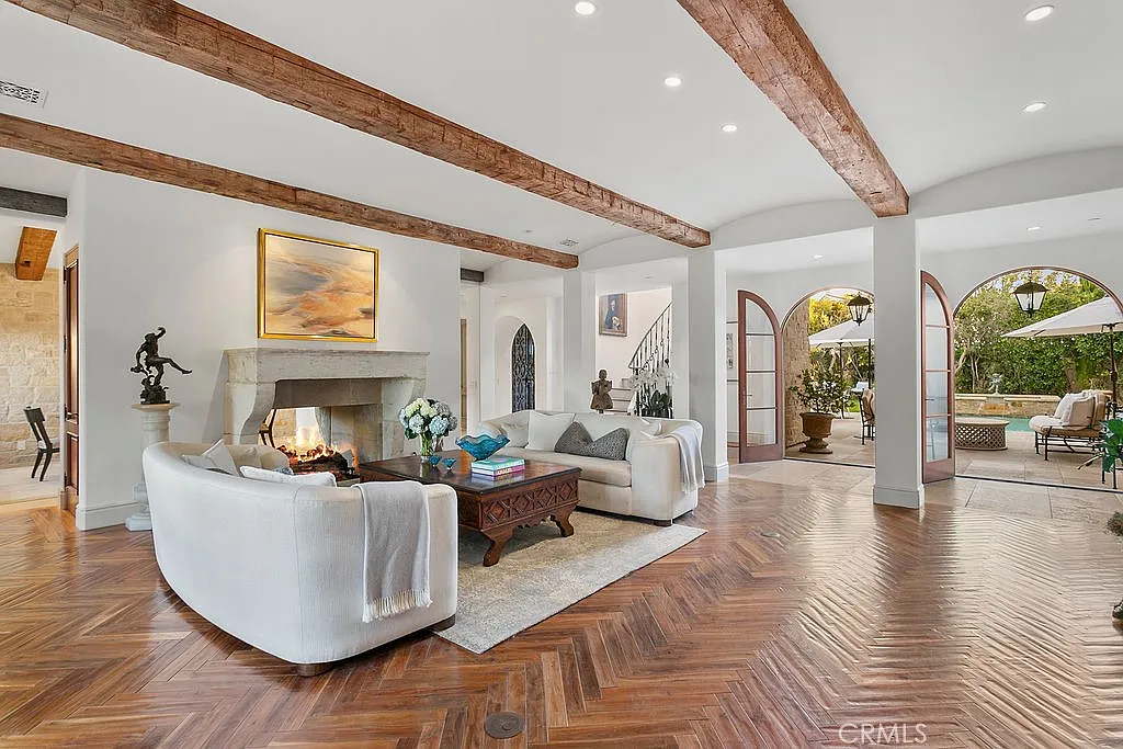 4 bed, 4.5 bath, 4645 sqft, $35,000 — Photo 1