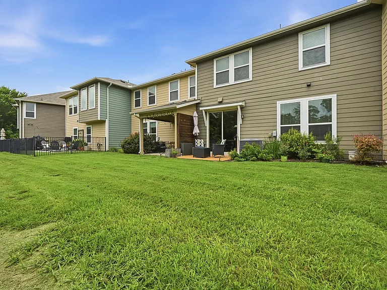 311 Bridgeford Dr — Photo 27