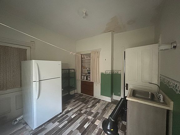 4th image of 227 S Plum St