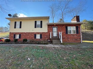 38 Hershberger Rd, Clendenin, WV 25045
