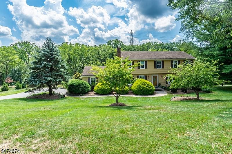 1st image of 219 Grandview Dr