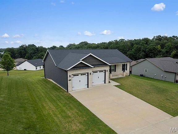 3rd image of 710 Old Mill Dr
