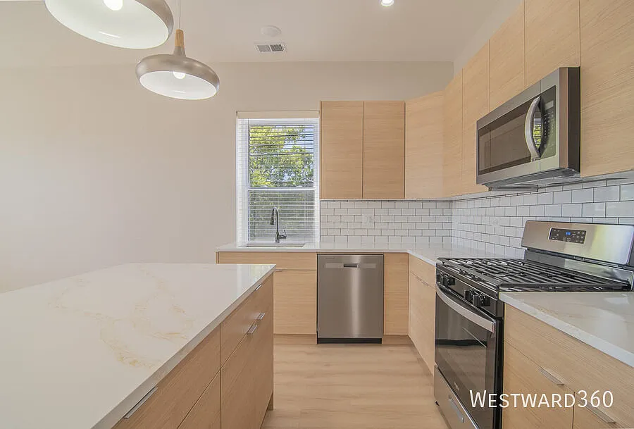 1546 N Homan / 3 bed - 2 bath / Humboldt Park — Photo 3