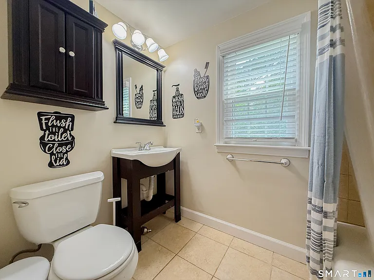 1657 Farmington Ave — Photo 10