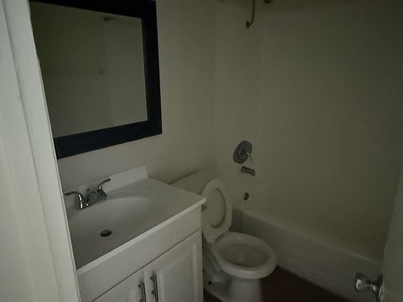 5th image of 8820 Owensmouth Ave #5
