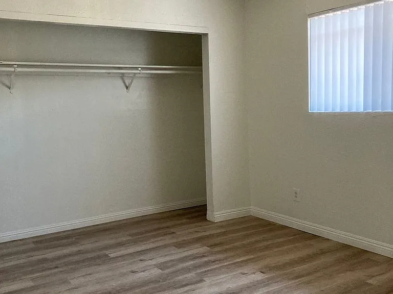 2501 Cedar Ave — Photo 12